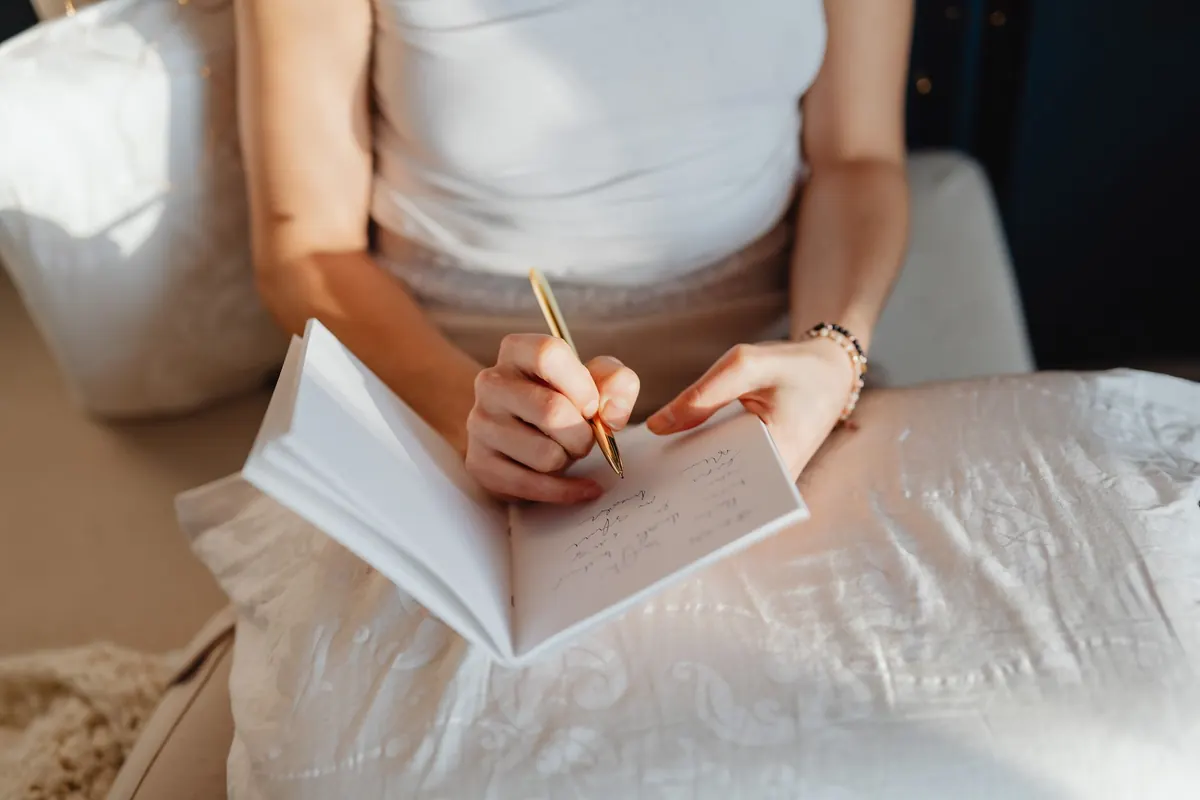 How to Build a 10-Minute Evening Reflection Habit That Sticks